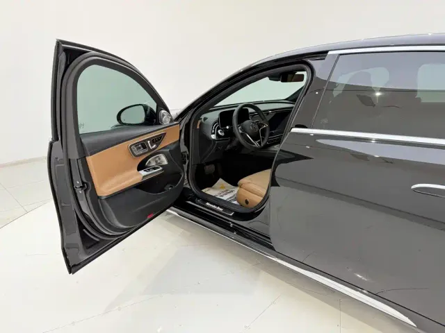 Mercedes-Benz E-Class — Фото автомобиля 26