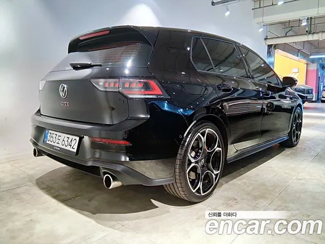 Volkswagen Golf Generation 8 — Фото автомобиля 2