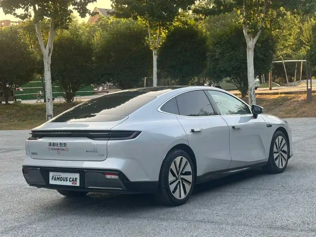 Geely Galaxy E8 — Фото автомобиля 6