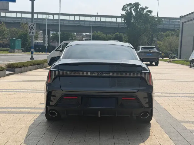 Lynk & Co 03 — Фото автомобиля 7