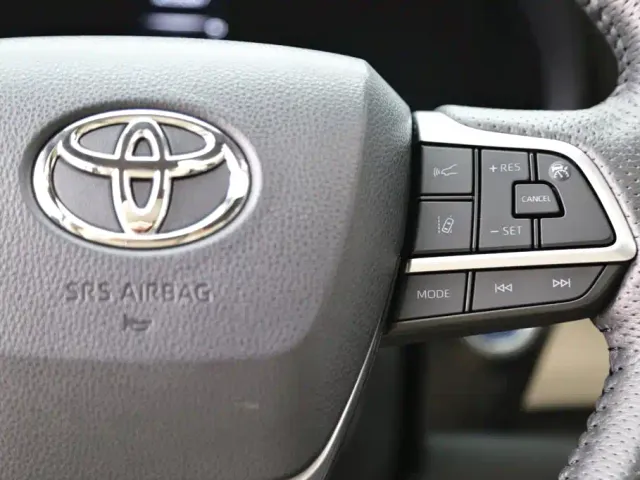 Toyota Granvia 2022 2.5L Hybrid Noble Edition — Фото автомобиля 17
