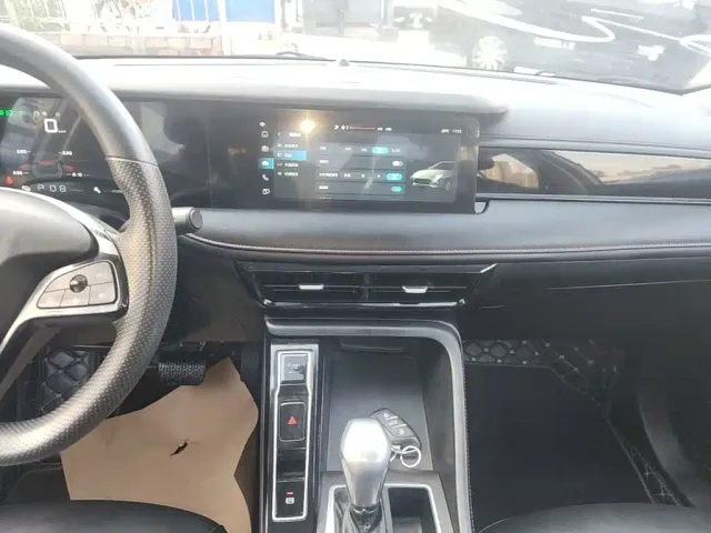 Roewe i5 — Фото автомобиля 12