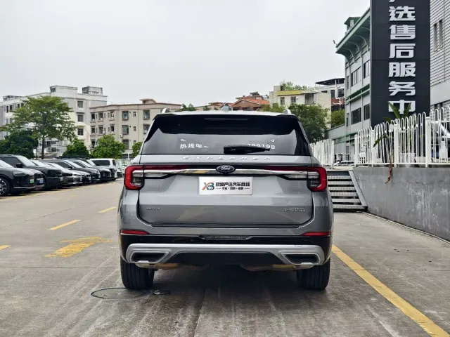 Ford Explorer — Фото автомобиля 4