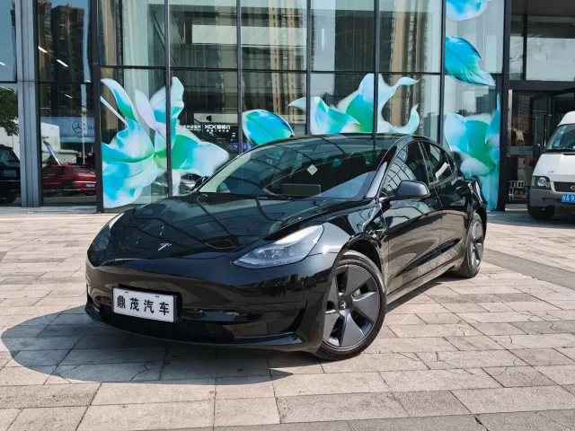 Фотография автомобиля — Tesla Model 3