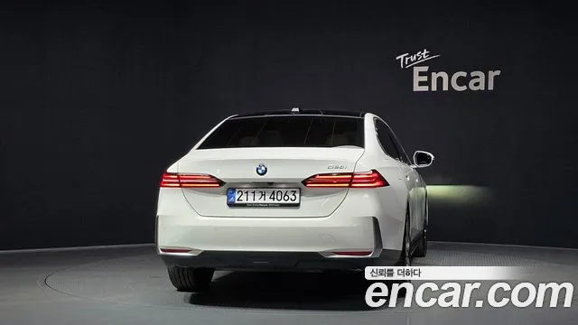 BMW 5-Series — Фото автомобиля 4