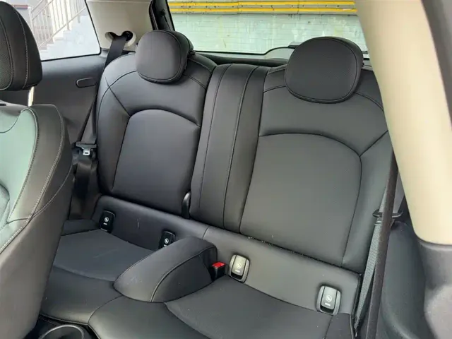 MINI Hatch — Фото автомобиля 12