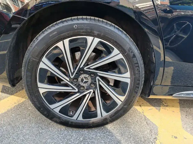 Mercedes-Benz E-Class — Фото автомобиля 8