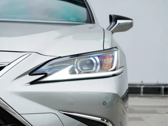 Lexus ES — Фото автомобиля 3