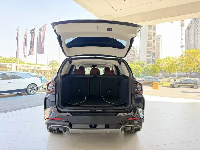 BMW iX3 — Фото автомобиля 7