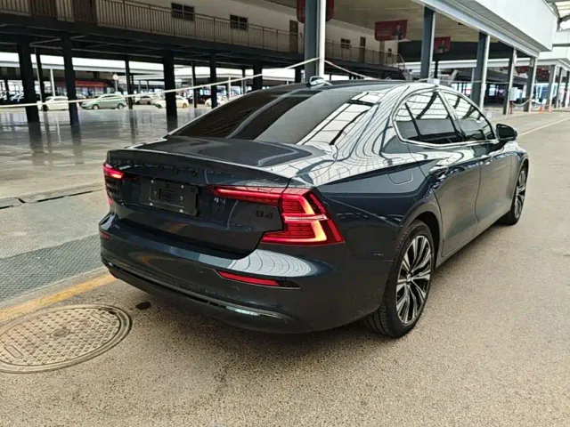Volvo S60 — Фото автомобиля 6