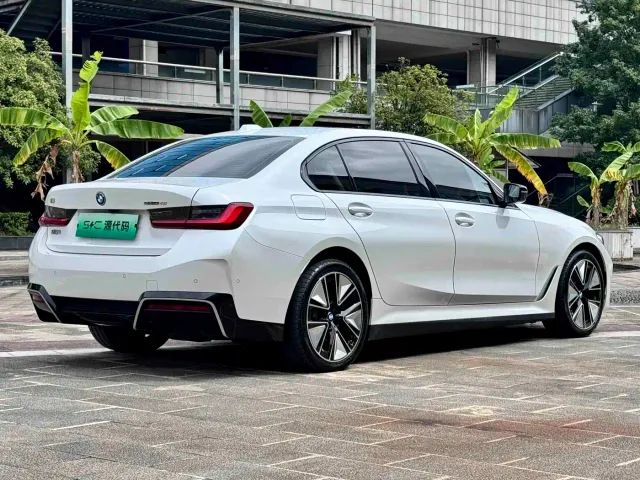 BMW i3 — Фото автомобиля 17