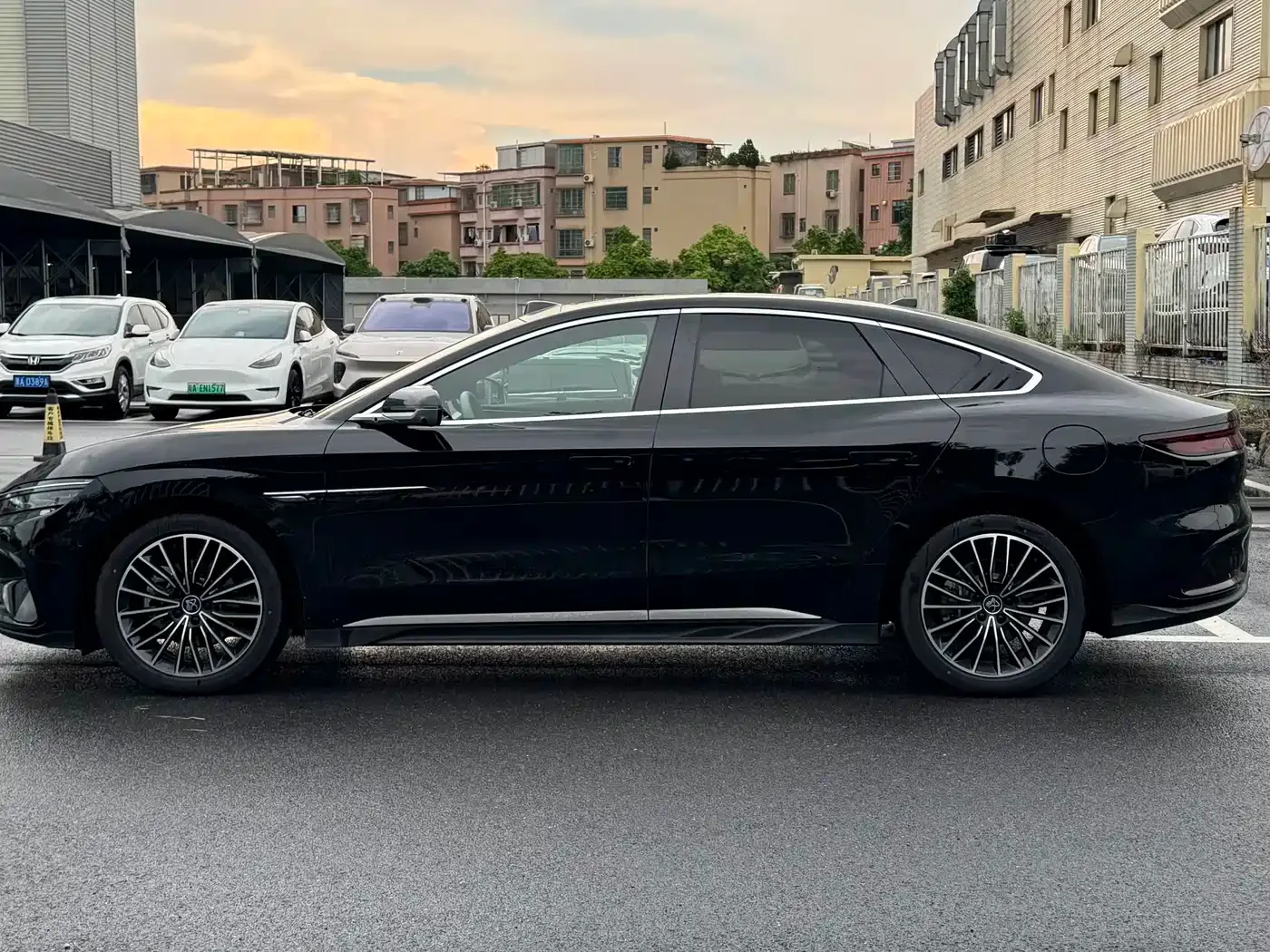BYD Han 2025 DM-i Smart Driving Edition 125KM LiDAR Flagship — Фото автомобиля 4