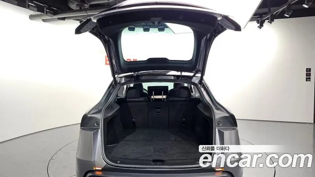 Tesla Model Y — Фото автомобиля 19