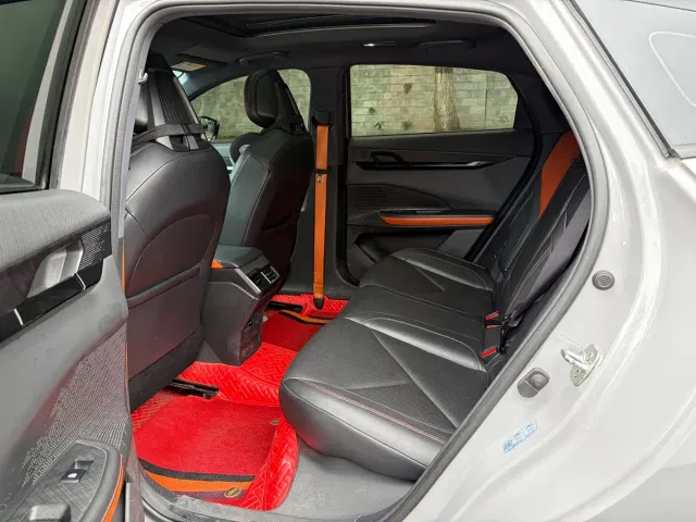 Changan Changan UNI-V 2022 1.5T Premium Model — Фото автомобиля 9