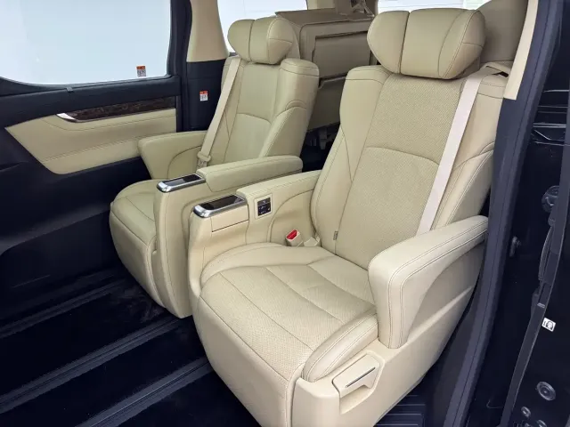 Toyota Alphard — Фото автомобиля 5
