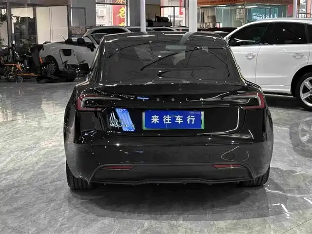 Tesla Model 3 — Фото автомобиля 5