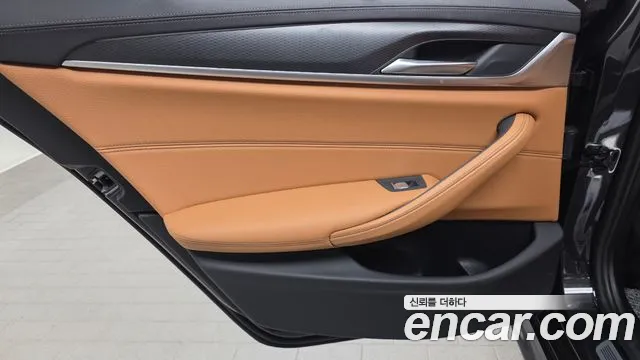 BMW 5 Series G30 — Фото автомобиля 24