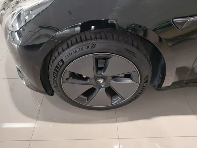 Tesla Model 3 — Фото автомобиля 22