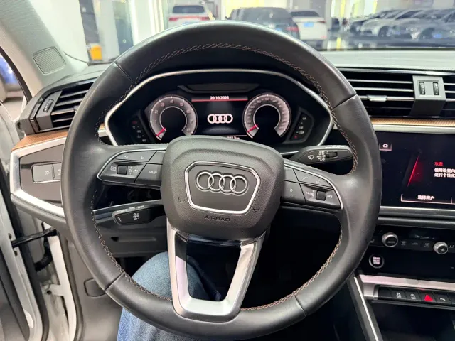 Audi Q3 — Фото автомобиля 15