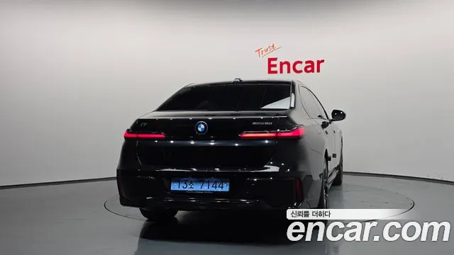BMW i7 — Фото автомобиля 4