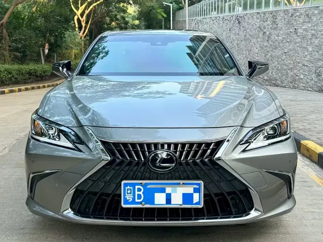 Lexus ES — Фото автомобиля 2