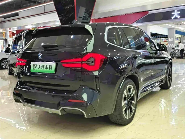 BMW iX3 — Фото автомобиля 17