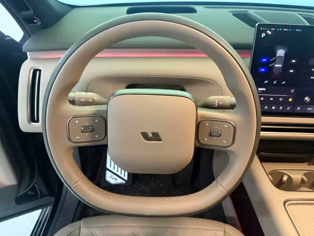 Li Auto L9 — Фото автомобиля 13