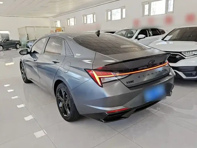 Hyundai Elantra — Фото автомобиля 4
