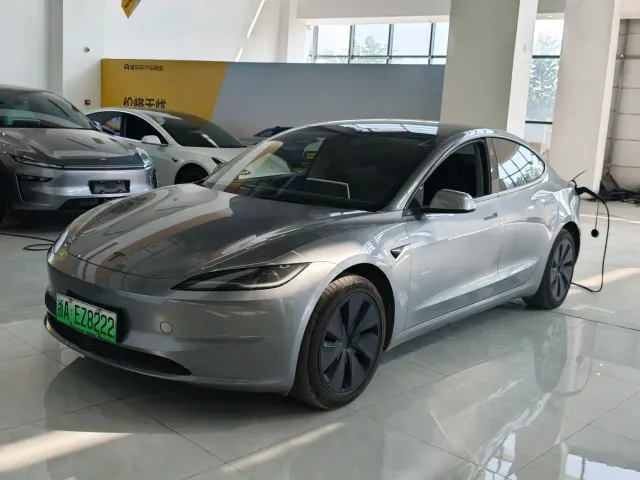 Фотография автомобиля — Tesla Model 3