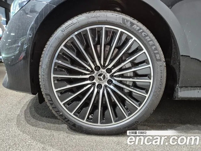 Mercedes-Benz E-Class — Фото автомобиля 5