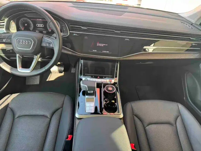 Audi Q7 — Фото автомобиля 2