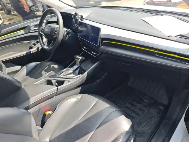 Roewe i5 — Фото автомобиля 12