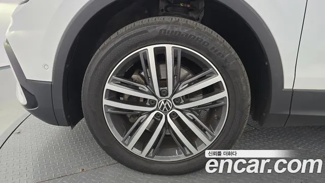 Volkswagen Tiguan — Фото автомобиля 5