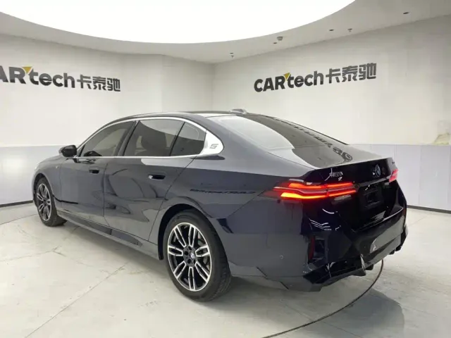 BMW 5 Series — Фото автомобиля 7