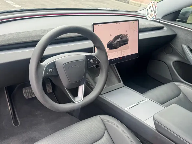Tesla Model 3 — Фото автомобиля 4