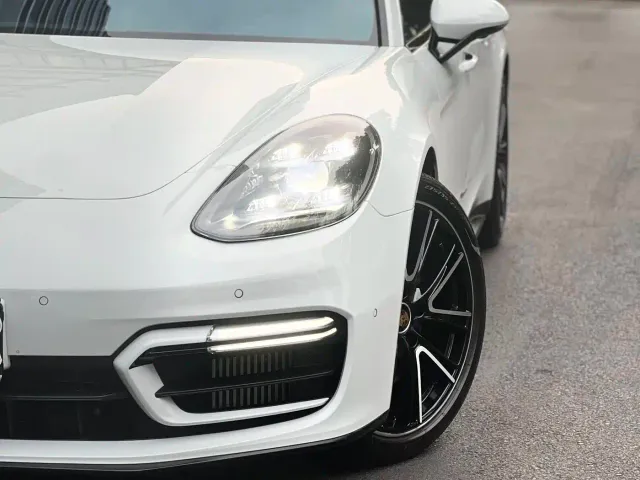 Porsche Panamera — Фото автомобиля 8