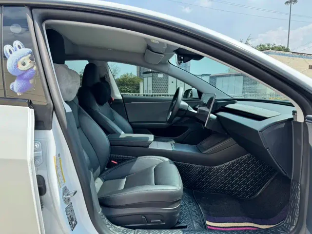 Tesla Model 3 — Фото автомобиля 16