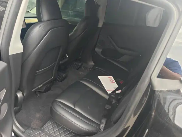 Tesla Model Y — Фото автомобиля 11