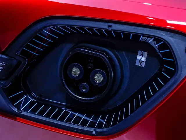 BYD Yangwang U9 — Фото автомобиля 28