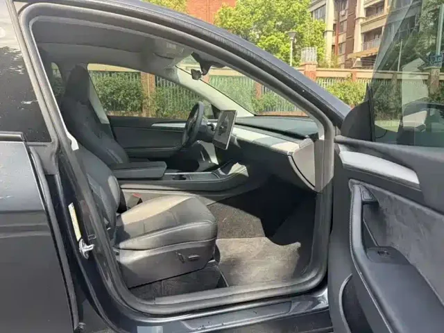 Tesla Model Y — Фото автомобиля 4