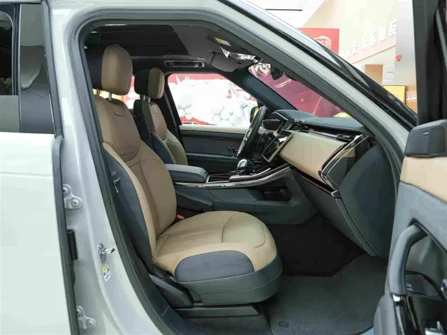Land Rover Range Rover Sport — Фото автомобиля 12