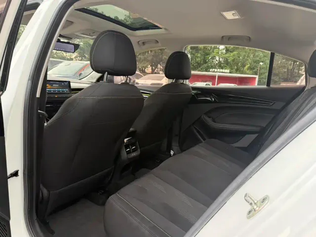 Roewe i5 — Фото автомобиля 8
