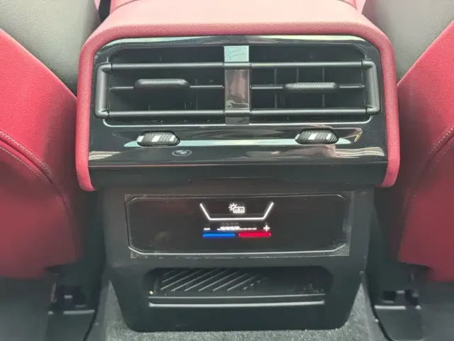 BMW i5 — Фото автомобиля 11