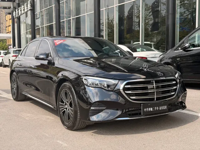 Mercedes-Benz E-Class — Фото автомобиля 3