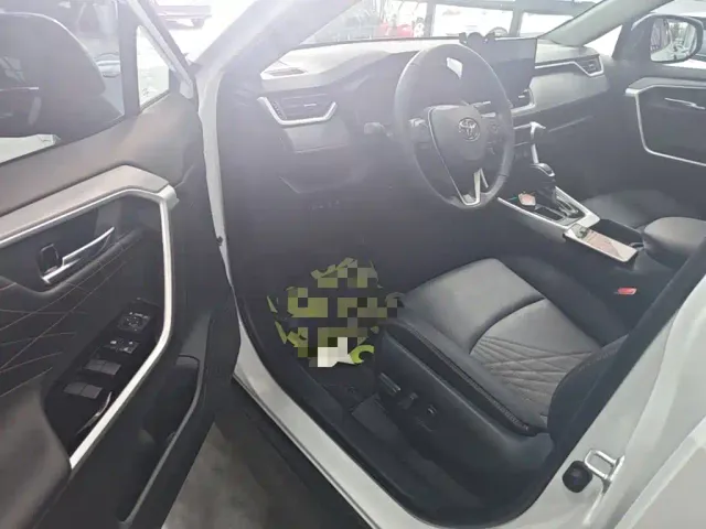 Toyota RAV4 — Фото автомобиля 15