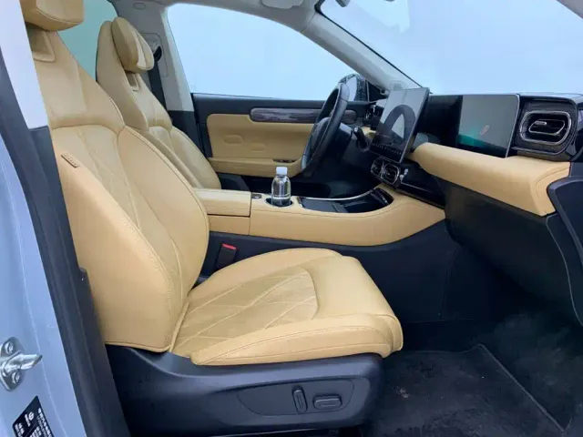 Leapmotor C11 — Фото автомобиля 14
