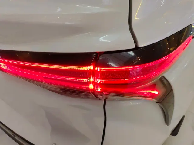 Toyota Sienna — Фото автомобиля 19