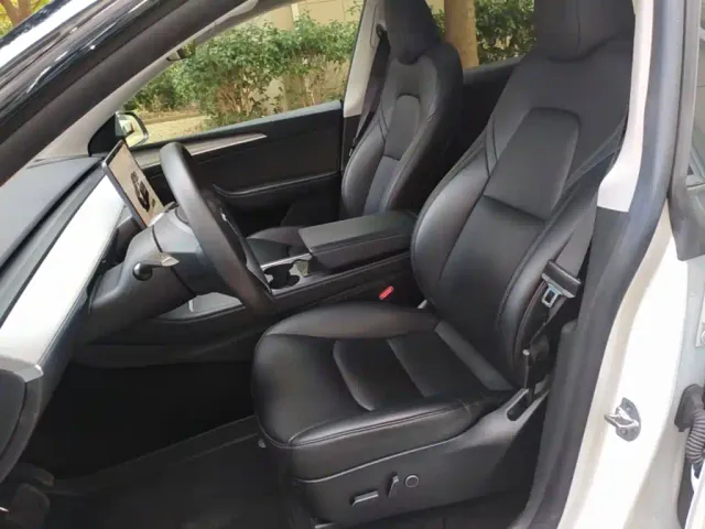 Tesla Model Y — Фото автомобиля 14