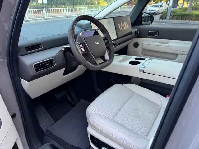 Li Auto MEGA — Фото автомобиля 7