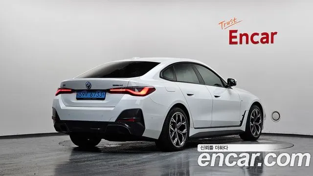 BMW i4 — Фото автомобиля 2